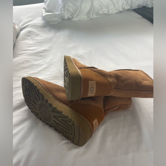 Ugh mini boots - Picture 3 of 3